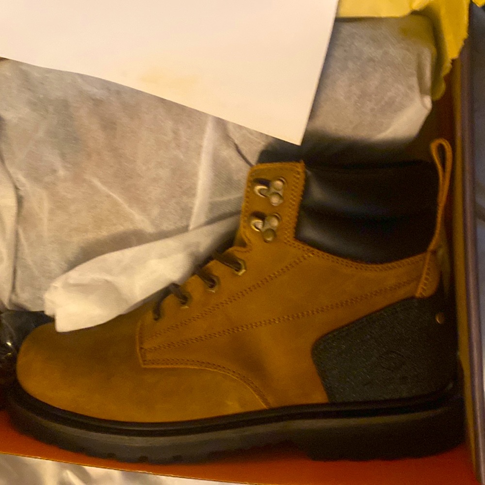 Steel toe size 10 M Hisea work boots. Brand new